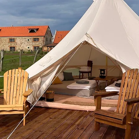 Farma Blato - Sypka A Glamping アパート Uhlířské Janovice